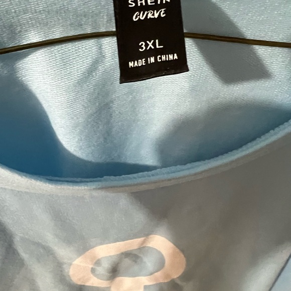 Pretty blue top - Picture 3 of 3